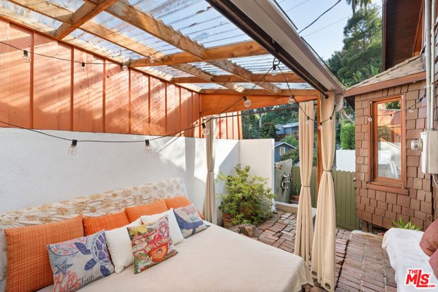 1928 Weepah Way, Los Angeles, CA 90046
