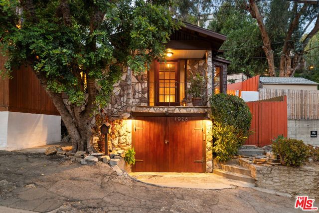 1928 Weepah Way, Los Angeles, CA 90046