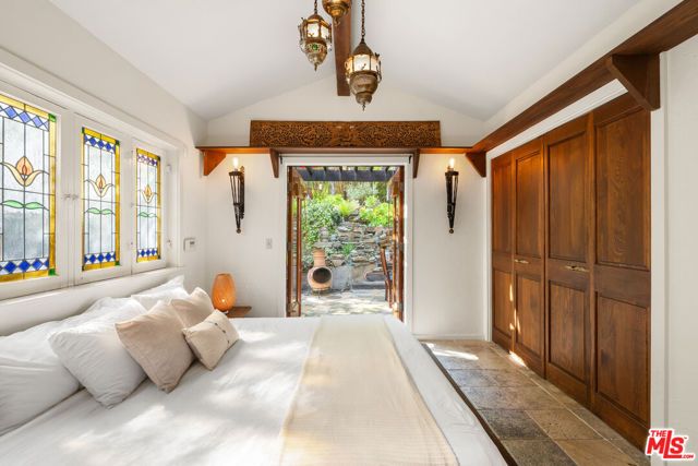 1928 Weepah Way, Los Angeles, CA 90046