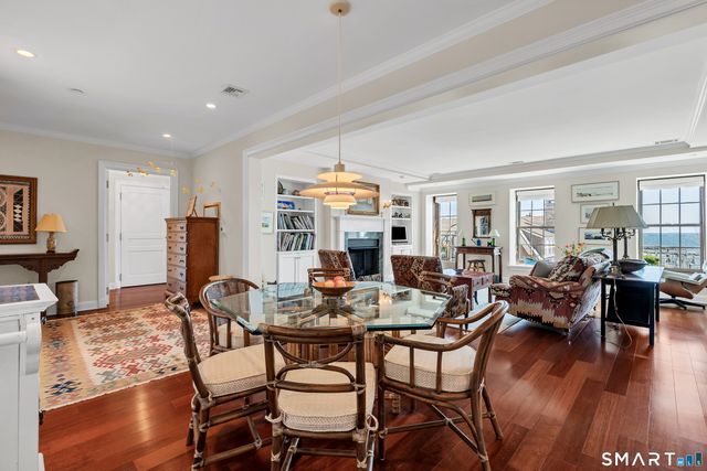 8 Stonington Commons 22, Stonington, CT 06378