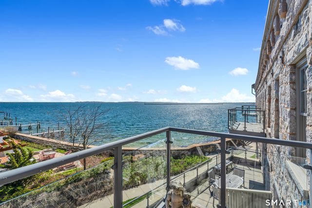 8 Stonington Commons 22, Stonington, CT 06378
