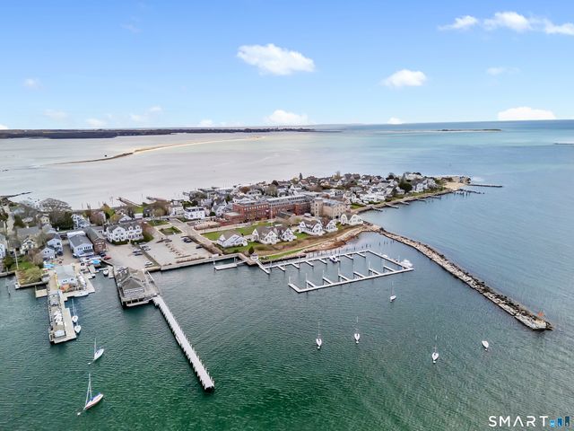8 Stonington Commons 22, Stonington, CT 06378