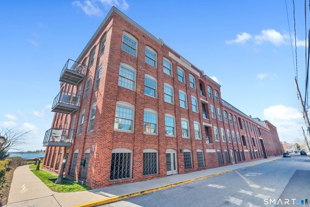 8 Stonington Commons 22, Stonington, CT 06378