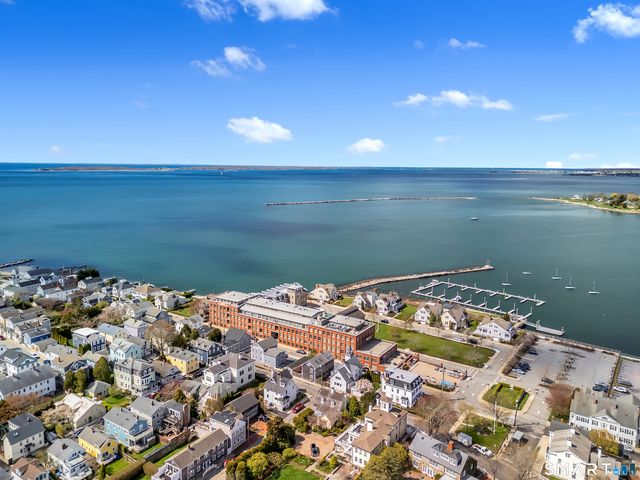 8 Stonington Commons 22, Stonington, CT 06378