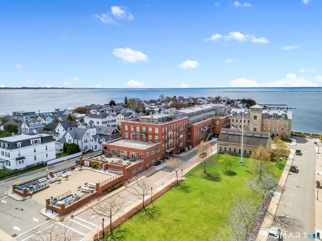 8 Stonington Commons 22, Stonington, CT 06378