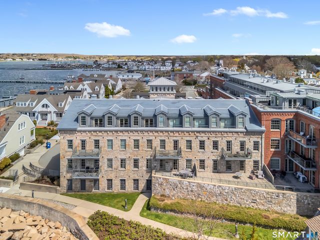 8 Stonington Commons 22, Stonington, CT 06378