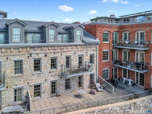 8 Stonington Commons 22, Stonington, CT 06378