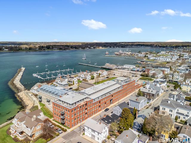8 Stonington Commons 22, Stonington, CT 06378