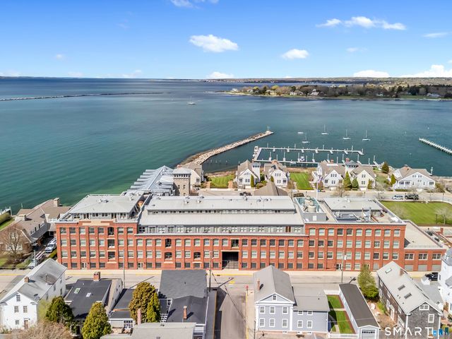 8 Stonington Commons 22, Stonington, CT 06378