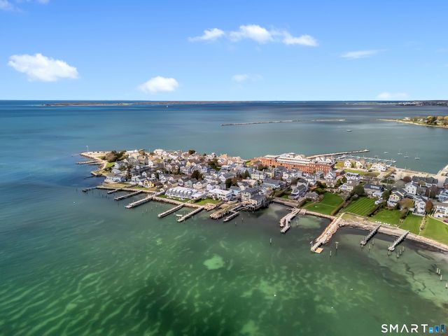 8 Stonington Commons 22, Stonington, CT 06378
