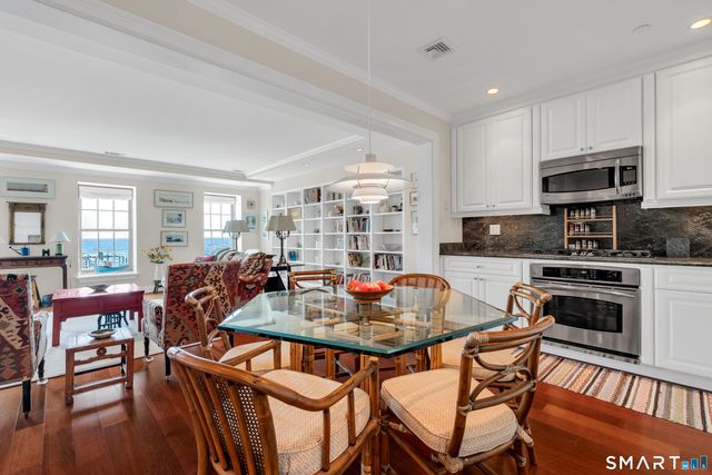 8 Stonington Commons 22, Stonington, CT 06378