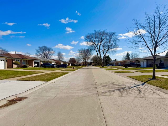 11223 Hemlock Dr Drive, Sterling Heights, MI 48312
