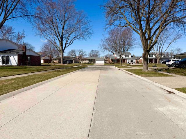 11223 Hemlock Dr Drive, Sterling Heights, MI 48312