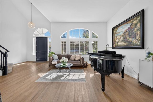 10283 N Sterling Lane, Fresno, CA 93730