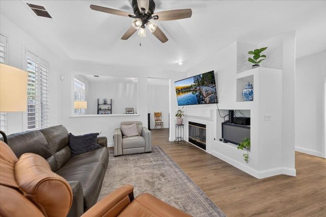 10283 N Sterling Lane, Fresno, CA 93730