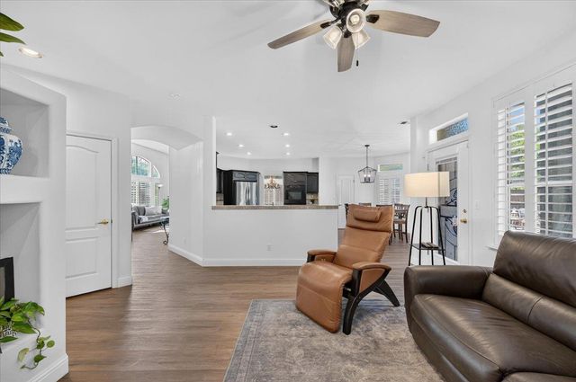 10283 N Sterling Lane, Fresno, CA 93730