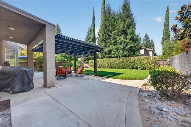 10283 N Sterling Lane, Fresno, CA 93730