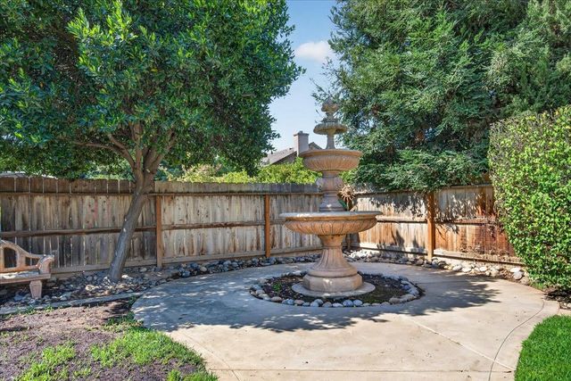 10283 N Sterling Lane, Fresno, CA 93730