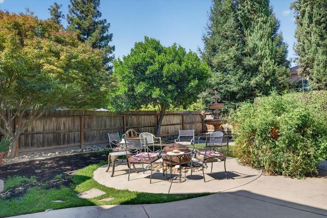10283 N Sterling Lane, Fresno, CA 93730