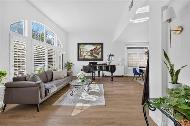 10283 N Sterling Lane, Fresno, CA 93730
