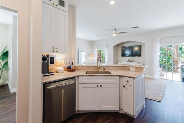602 51ST AVENUE N, St Petersburg, FL 33703