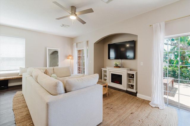 602 51ST AVENUE N, St Petersburg, FL 33703
