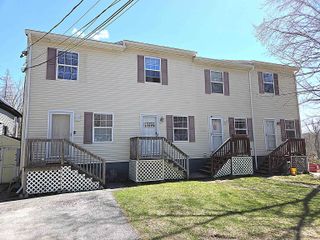 67 Glen St Apt 1, Farmington, NH 03835