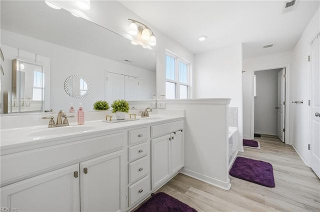 1415 Waltham LN, Newport News, VA 23608