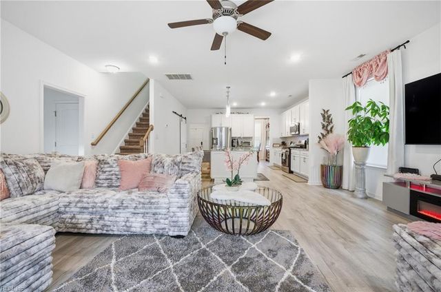 1415 Waltham LN, Newport News, VA 23608