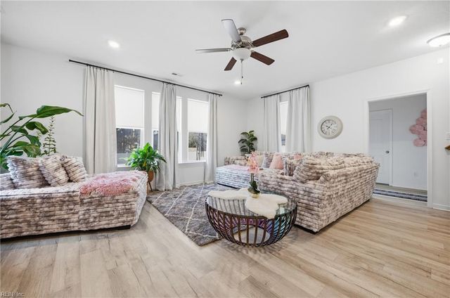 1415 Waltham LN, Newport News, VA 23608