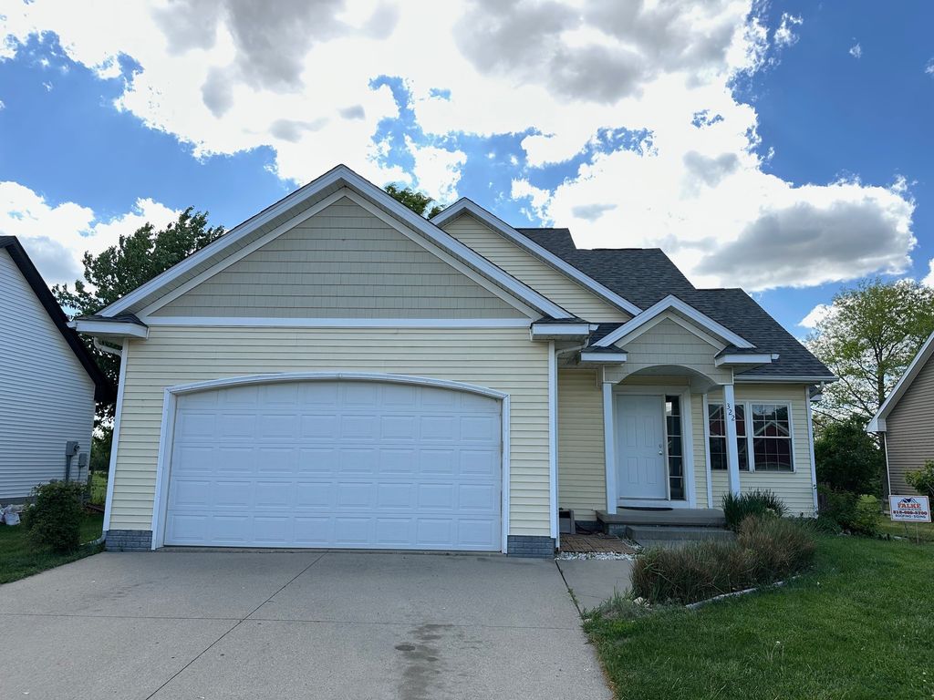 322 N 15th Avenue, Winterset, IA 50273