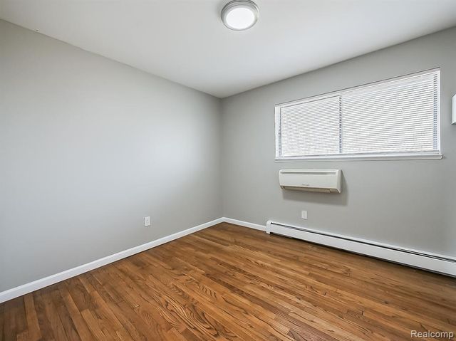 178 Summit View Court, White Lake, MI 48386