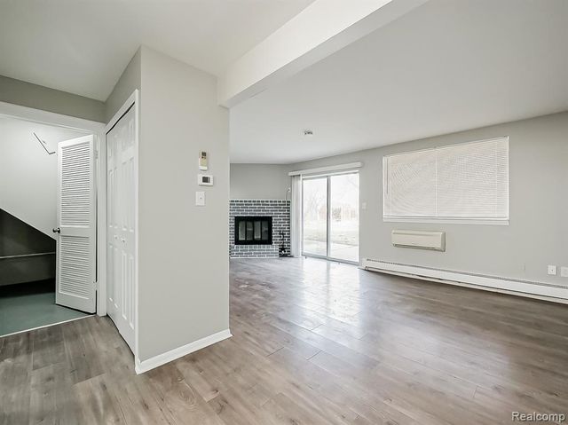 178 Summit View Court, White Lake, MI 48386