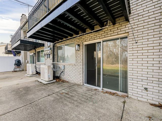 178 Summit View Court, White Lake, MI 48386