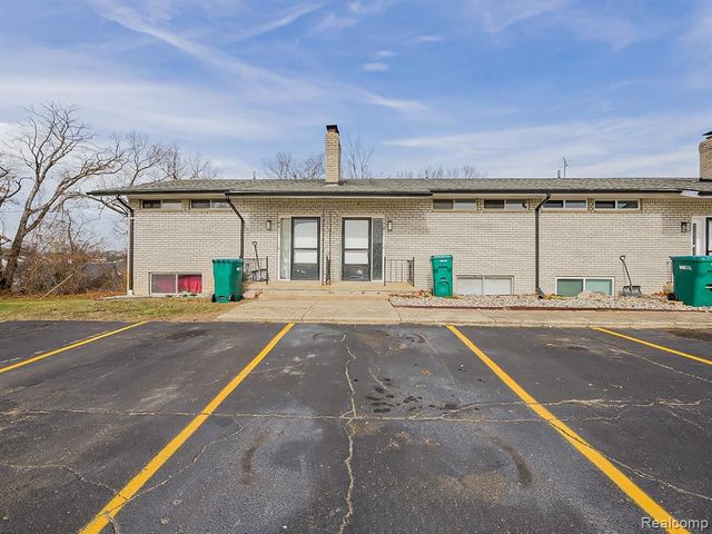 178 Summit View Court, White Lake, MI 48386