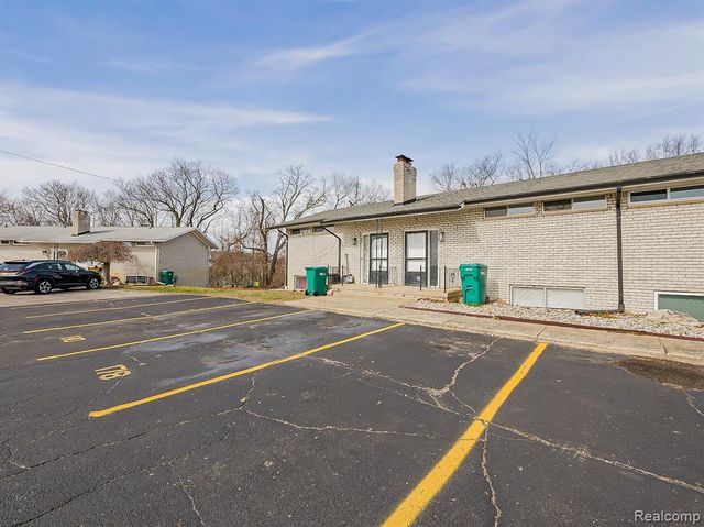 178 Summit View Court, White Lake, MI 48386