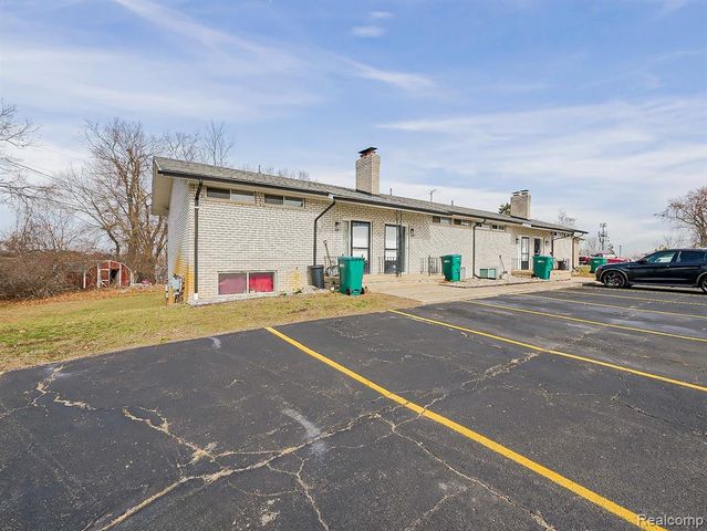178 Summit View Court, White Lake, MI 48386