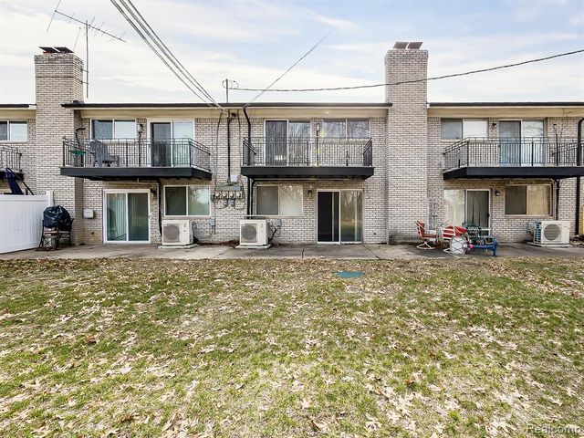 178 Summit View Court, White Lake, MI 48386