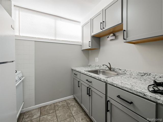 178 Summit View Court, White Lake, MI 48386
