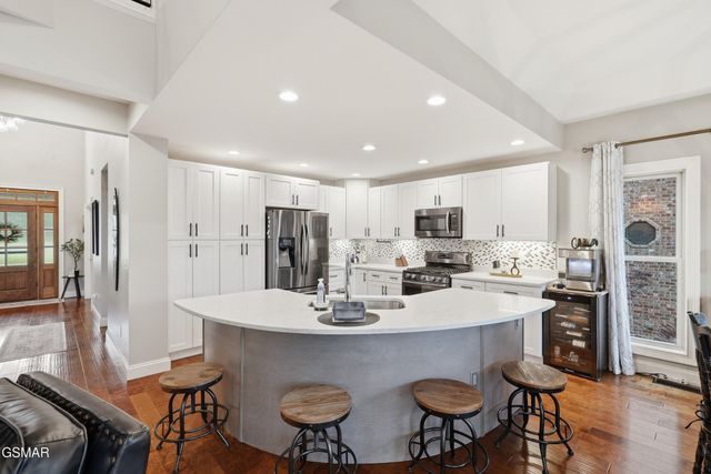 705 Waters Edge, Dandridge, TN 37725