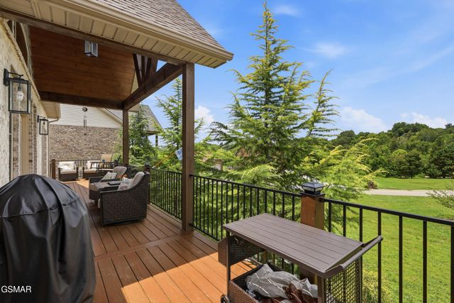 705 Waters Edge, Dandridge, TN 37725