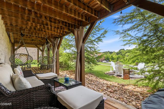705 Waters Edge, Dandridge, TN 37725