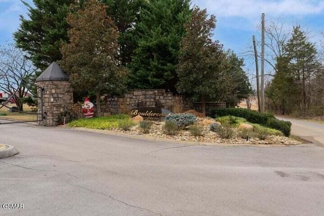705 Waters Edge, Dandridge, TN 37725