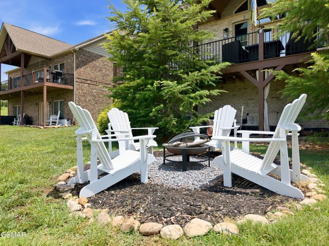 705 Waters Edge, Dandridge, TN 37725