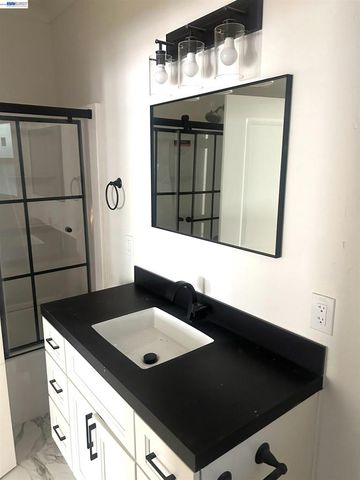 528 41St St, Oakland, CA 94609