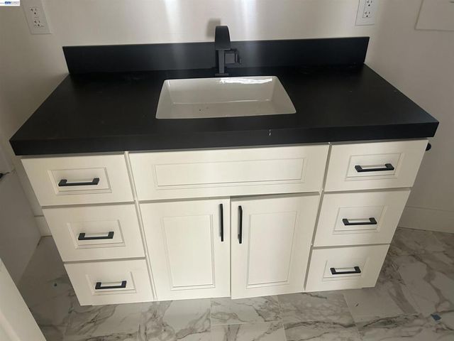 528 41St St, Oakland, CA 94609