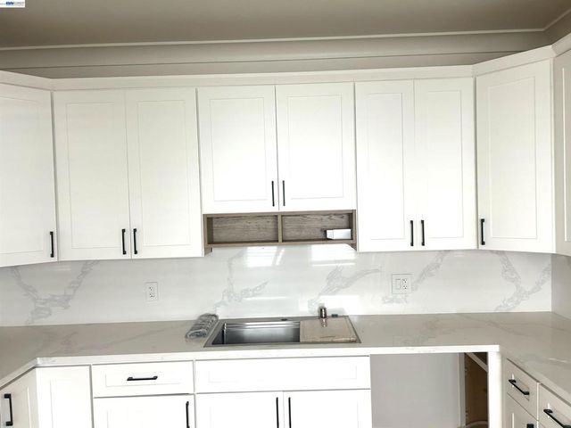 528 41St St, Oakland, CA 94609