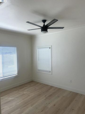 528 41St St, Oakland, CA 94609