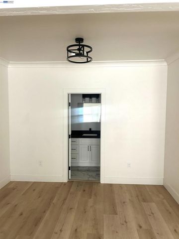 528 41St St, Oakland, CA 94609