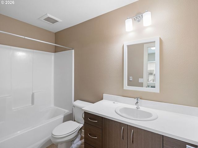 10843 E BURNSIDE St, Portland, OR 97216